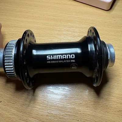 Передня втулка Shimano Deore XT HB-M8010