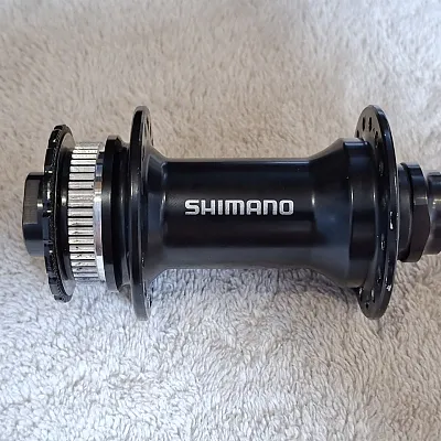Втулка Shimano HB-MT400 передня