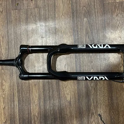 Rock Shox Yari 180mm 27.5 вилка + шток