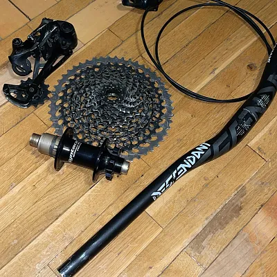 Руль Truvativ Descendant + Касета SRAM + Перемикач SRAM XO1 + Монетка SRAM + Втулка Syncros 148x12 XD