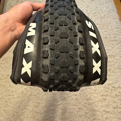 Maxxis Ikon 26x2.35 kevlar + Continental Race King 26x2.2 kevlar