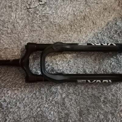 Rock Shox Yari передня вилка 100mm 27.5