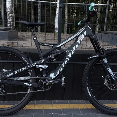 Ендуро-двопідвіс Devinci Spartan