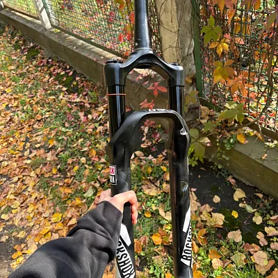 Вилка Rock Shox Lyrik RC 27.5 Non Boost