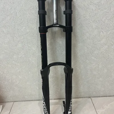 Вилка Rock Shox Boxxer RC 200mm + винос Kore