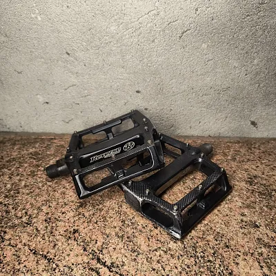 Педалі Reverse + гальма Magura MT 5 + гальмові ручки Magura MT Trail Sport + перемикачі Shimano Deore XT M8000