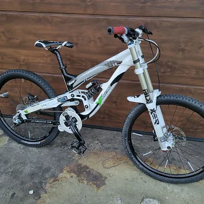 Downhill YT Boxxer 200mm L
