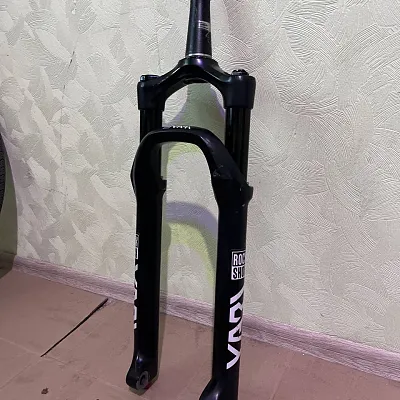 Вилка RockShox Yari 100mm
