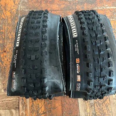 Покришка Maxxis Dissector 27,5 × 2,4" EXO/TR + Покришка Maxxis Dissector 27,5 × 2,4" EXO+/TR