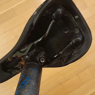 Сідло + підсідельний штир Bergamont Kiez Dirt