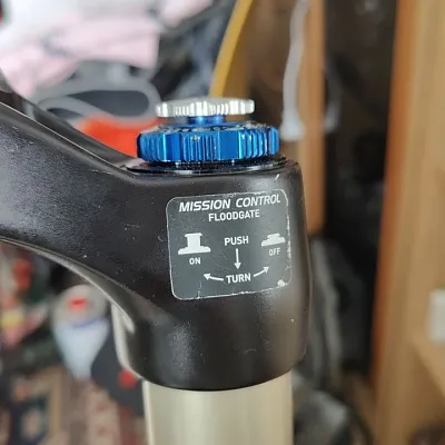 Rockshox TOTEM R1C2 вилка 180mm