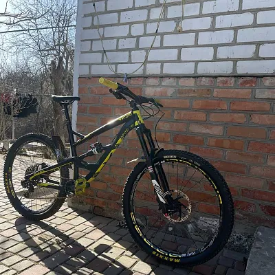 YT Capra 2017 CF frame L + RockShox Yari + Monarch Plus RC3