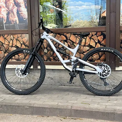 YT Capra 2022 (M розмір)