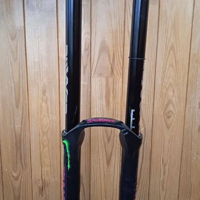 Вилка Rock Shox Boxxer 2017 на 180 мм вилку