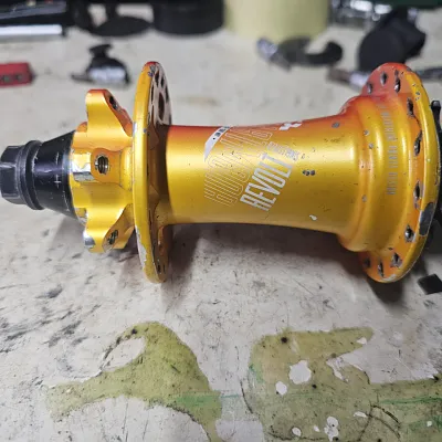 Втулка Dartmoor Revolt 135x10 Miami Vice на болтах