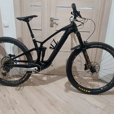 Trek Fuel EXE Carbon OCLV електровелосипед 29"