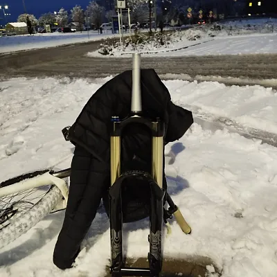 Вилка Marzocchi Bomber, RockShox Totem, RockShox Domain